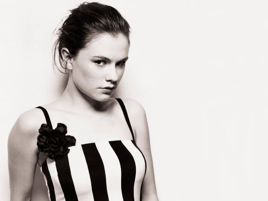 [Anna Paquin 4 1024x768 Wallpaper[2].jpg]